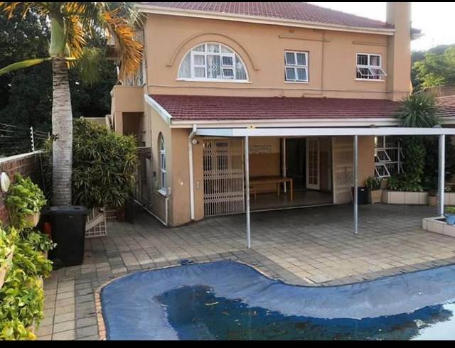10 BEDROOM HOUSE FOR SALE IN ESSENWOOD